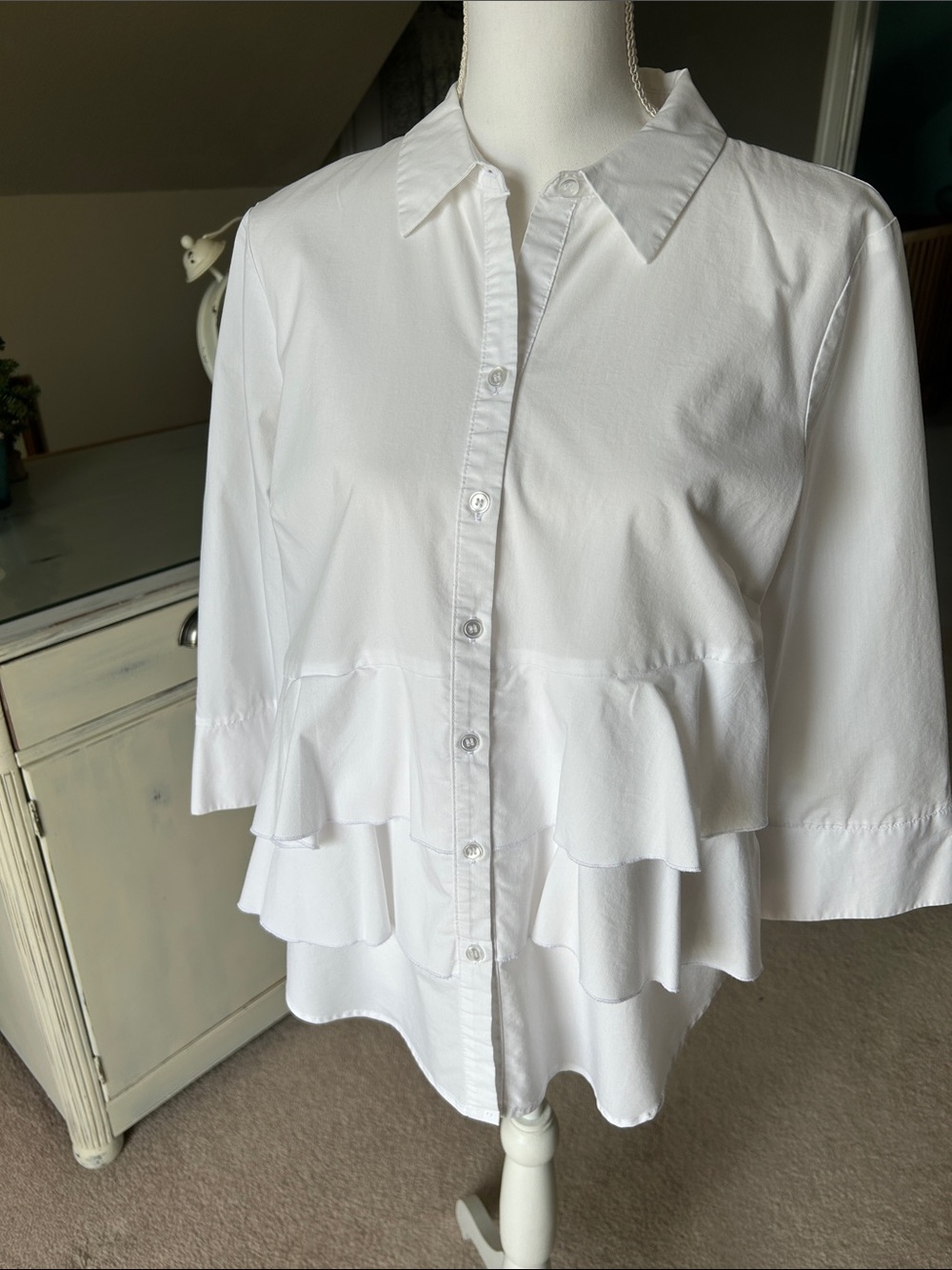 Cupio White Ruffle-Tier Button Down Blouse size Large